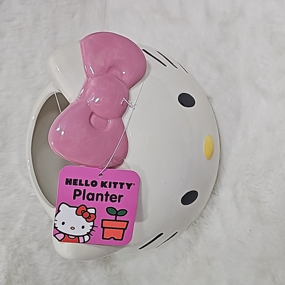 Hello Kitty Ceramic Planter 7½" x 9½" - Picture 2 of 6
